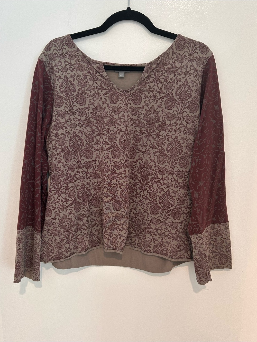 J. Jill Maroon and Taupe Damask V-Neck Long Sleeve Top Boho